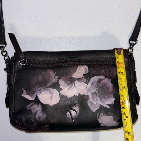 Simply Vera Vera Wang Black and Gray Floral Crossbody Bag - Picture 3 of 14
